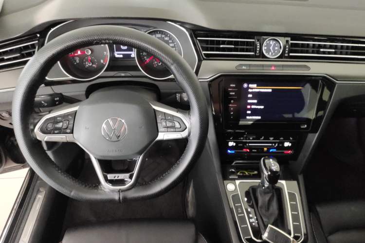 Used Volkswagen Magotan 2020 330TSI DSG Leading Model Center Console