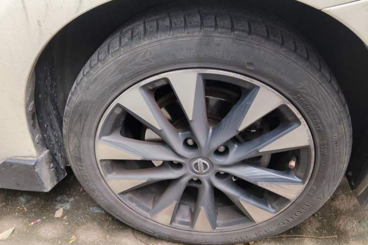 Used Nissan Lannia 2020 1.6L CVT Smart Connect Smart Cool Edition Right Front Wheel Hub