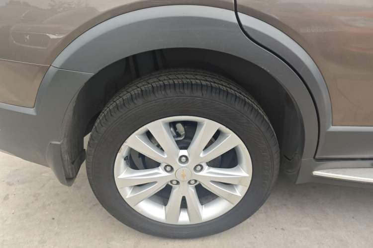 Used Chevrolet Captiva 2015 2.4L 4x4 Flagship Edition 7-Seater