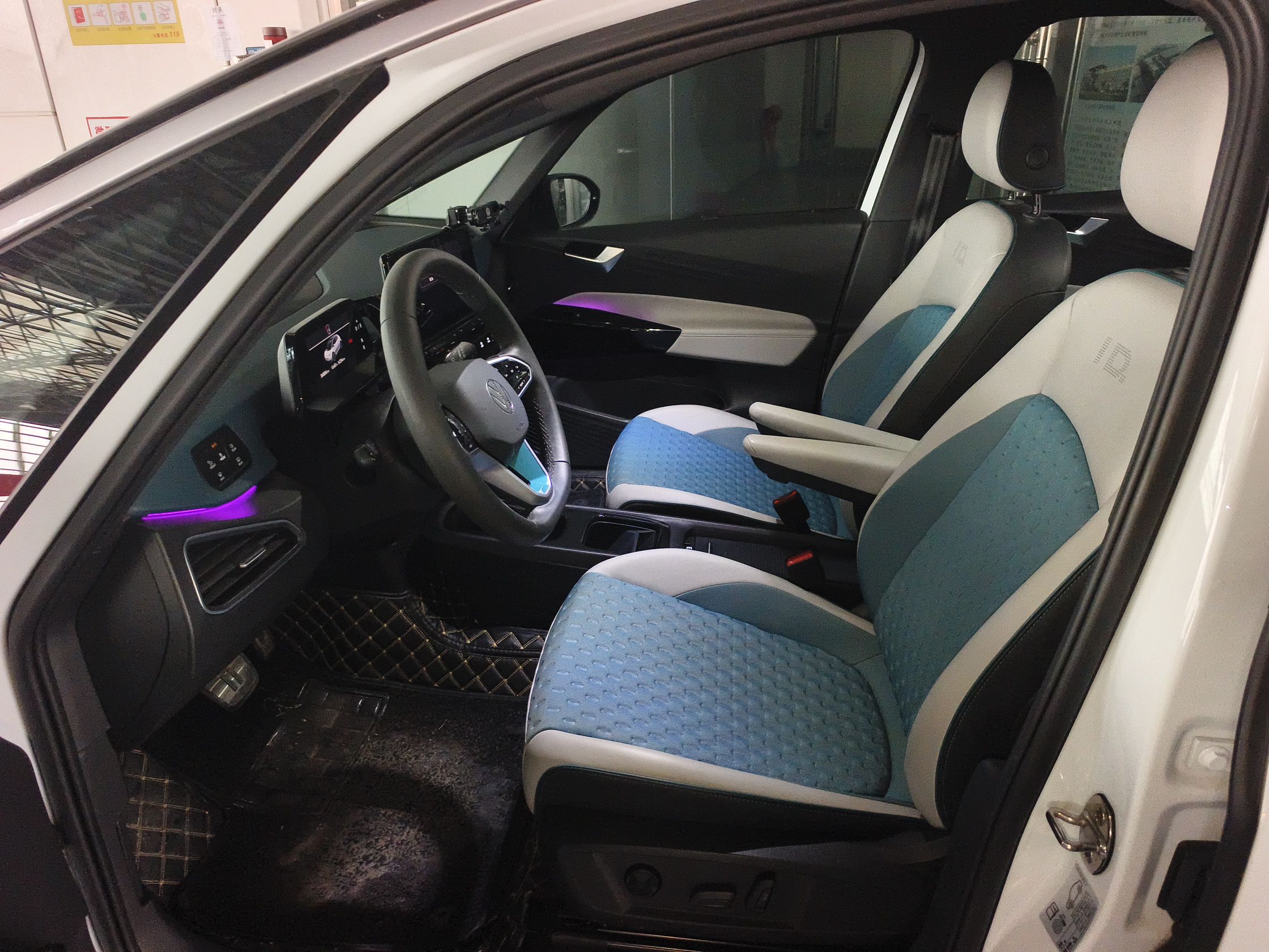 Переднее сиденье в автомобиле