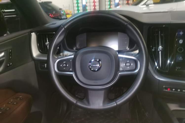 Used Volvo XC60 2021 T5 4x4 Smart Luxury Edition