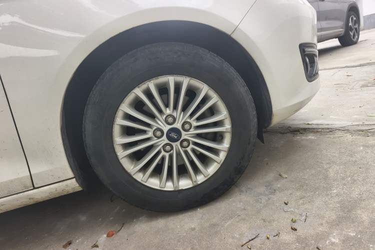 Used Ford Escort 2017 Revised Version 1.5L Manual Comfort Edition Right Front Wheel Hub