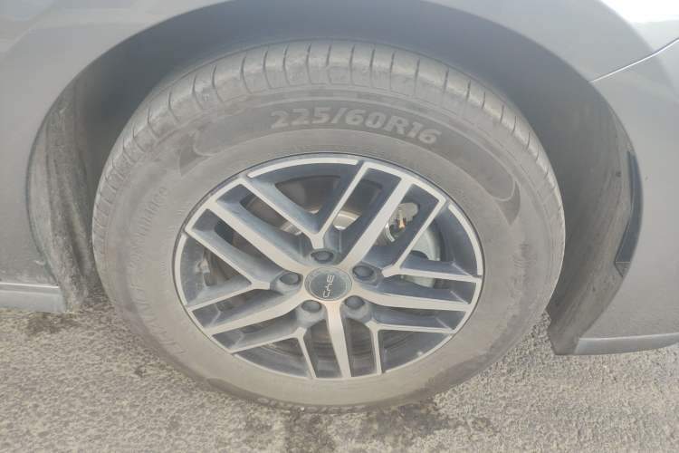 Used BYD Seal 05 DM-i 2025 DM-i Intelligent Drive 120KM Flagship Model Right Rear Wheel Hub