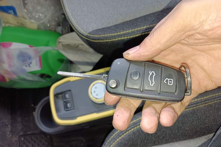 Used Chery QQ Ice Cream 2022 170km Sundae Phosphate Lithium-Ion