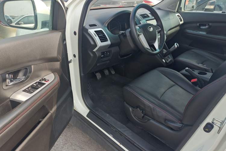 Used BYD S6 2014 2.0L Manual Luxury 5-Seater
