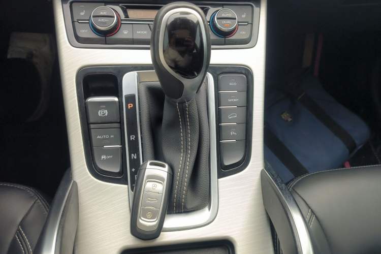 Used Geely Auto Emgrand X7 Sport 2018 1.8TD Automatic Two-Wheel Drive Smart Connect 4G Internet Edition