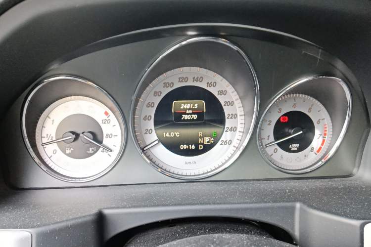 Used Mercedes-Benz GLK-Class 2013 GLK 300 4MATIC Dynamic Sunroof Model
