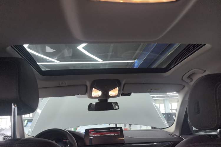 Used BMW 5 Series 2022 525Li Luxury Package Headliner