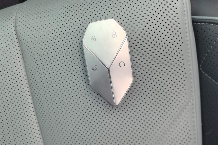 Used Formula Leopard 5 2023 Explore Edition Vehicle Key