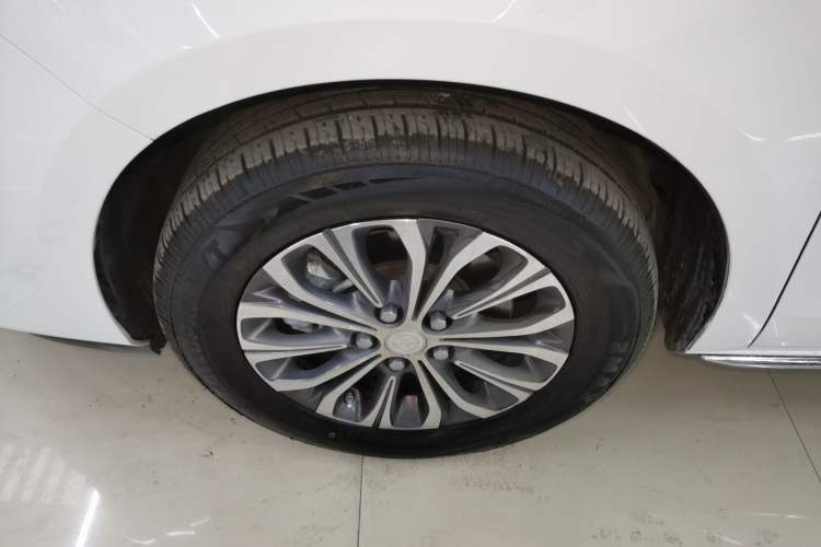 Used Buick GL8 2023 Facelifted Land Cruiser Executive Luxury Version