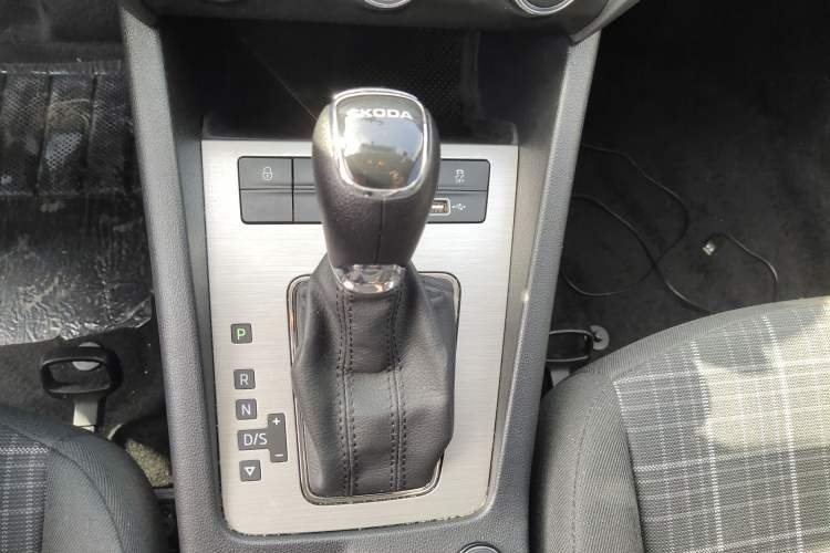 Used Skoda Octavia 2019 1.5L Automatic SmartDrive Comfort Edition China VI Standard