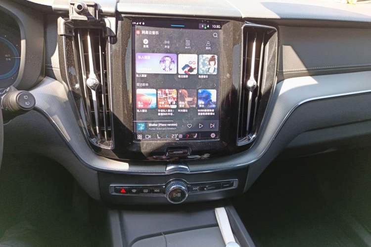 Used Volvo XC60 New Energy 2024 T8 Plug-in Hybrid Long-Range All-Wheel Drive Zhiyuan Polar Night Edition
