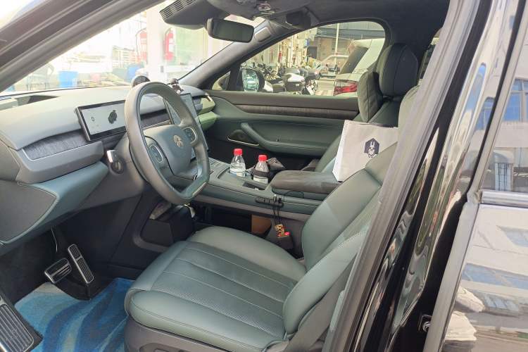 Used Nio ES8 2023 100kWh Signature Edition
