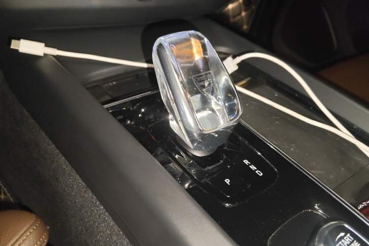 Used Volvo XC60 2023 B5 4x4 Smart Luxury Edition Gear Lever