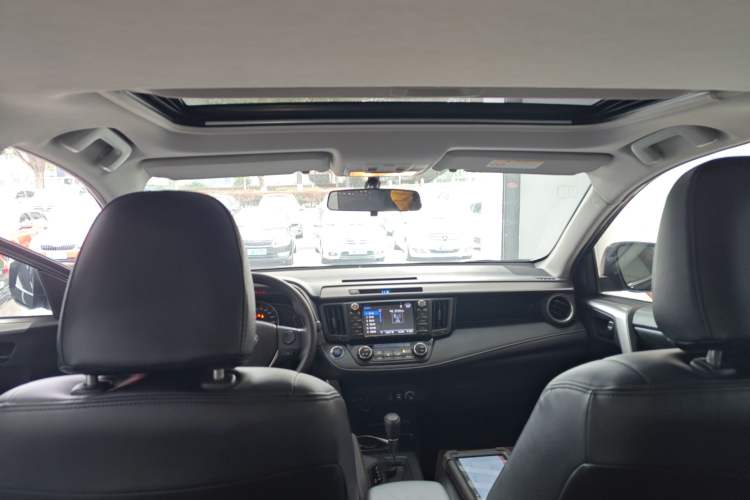 Used Toyota RAV4 2016 2.0L CVT Two-Wheel Drive Fashion Edition China V Standard