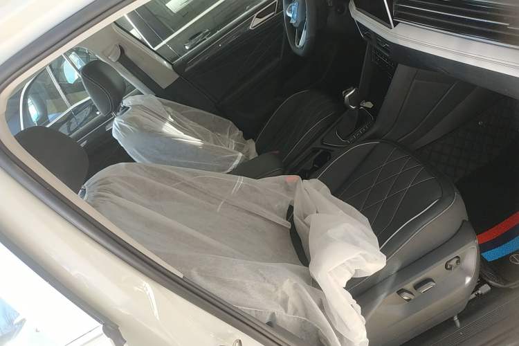 Used Volkswagen Tiguan L 2024 Outstanding Model 330TSI Automatic Two-Wheel Drive R-Line Dragon Glory Edition
