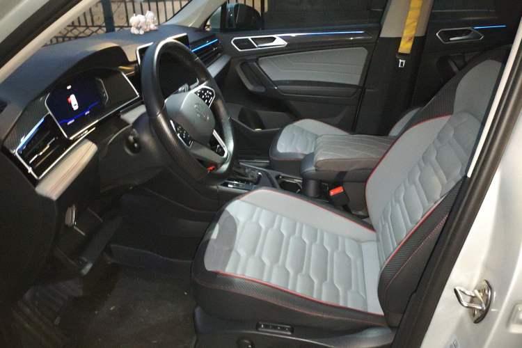 Used Volkswagen Tiguan L 2023 330TSI Automatic Two-Wheel Drive R-Line Flagship Edition Left Front Seat