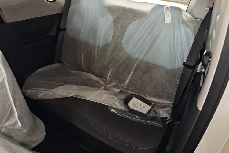 Used Geely Galaxy Panda 2024 Panda Mini 200km Endurance Bear Left Rear Seat