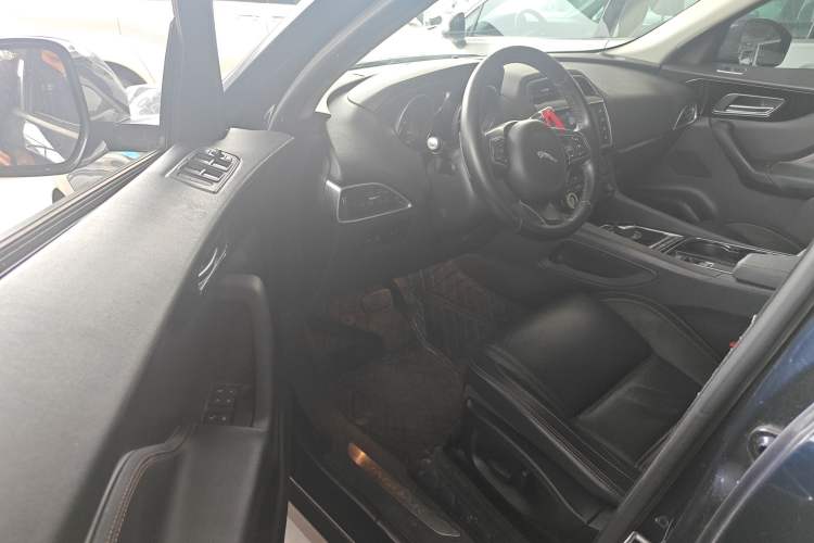 Used Jaguar F-PACE 2016 2.0T Two-Wheel Drive Urban Luxury Edition Driver Seat