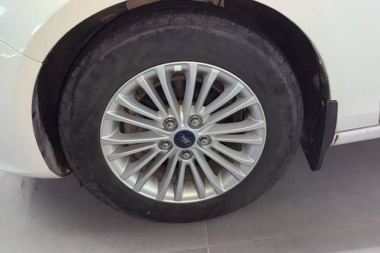Used Ford Escort 2015 1.5L Automatic Comfort Edition Left Front Wheel Hub