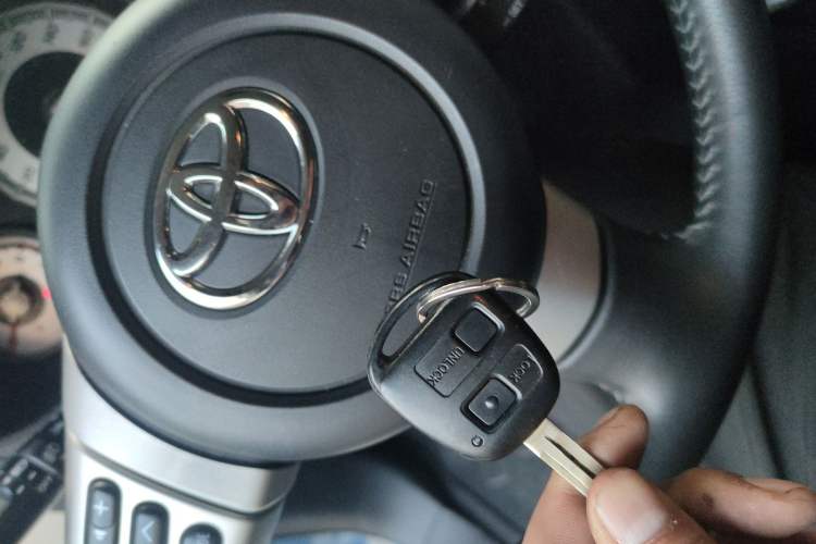 Used Toyota FJ Cruiser 2013 4.0L Vehicle Key