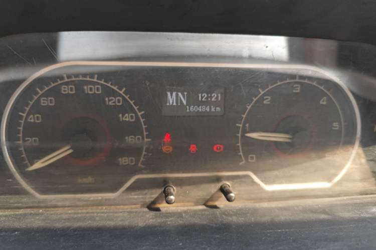 Used SAIC MAXUS Xintu V80 2017 2.5T AMT Aoyuntong National V Short Wheelbase Mid-Roof 5/6/10-Seater
