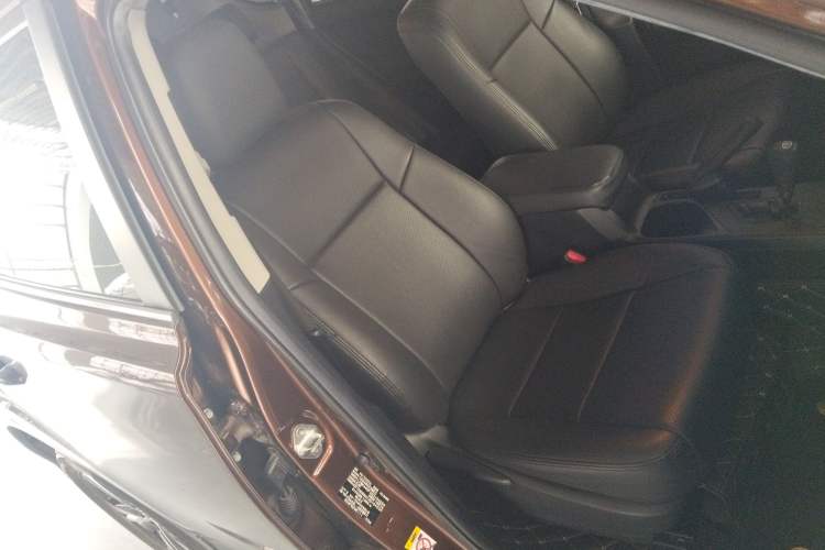 Used Toyota RAV4 2015 2.0L CVT Two-Wheel Drive Fashion Edition Right Front Seat