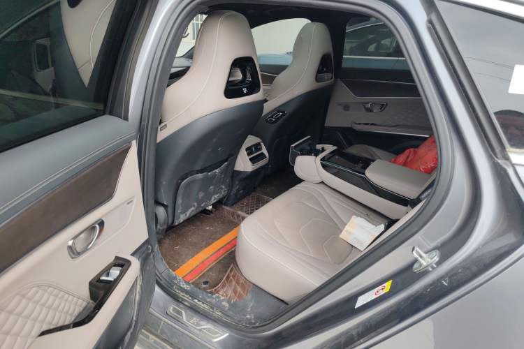 Used BYD Han 2024 EV Glory Edition 610 km All-Wheel Drive "Tian Shen Zhi Jia" Intelligent Driving Model
