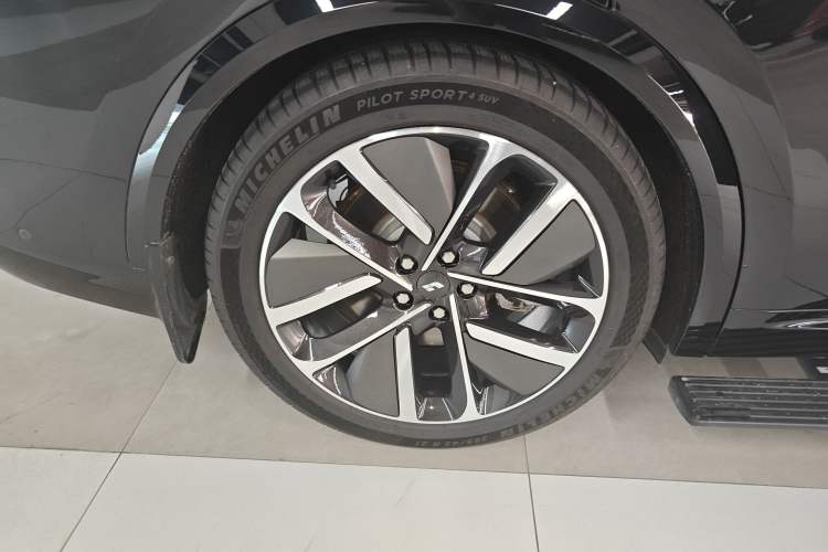 Used Li Auto L8 2024 Pro Model Right Rear Wheel Hub