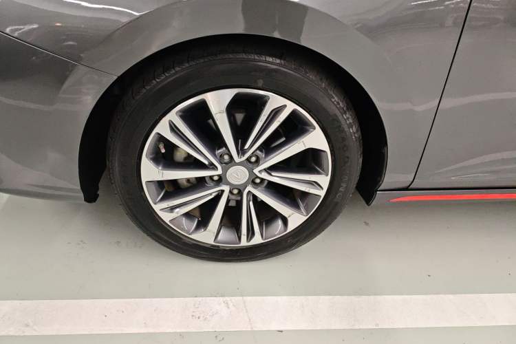 Used CHANGAN Ruicheng CC 2021 Blue Whale Edition 1.5T DCT Prestige Model Left Front Wheel Hub