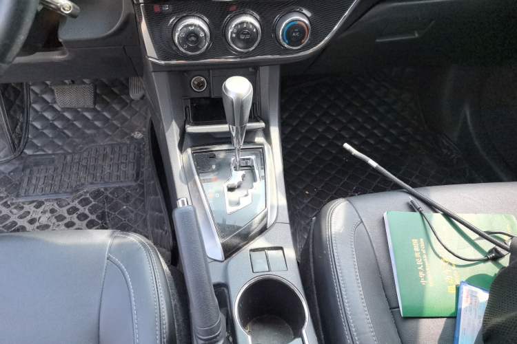 Used Toyota Corolla 2014 1.6L CVT GL-i Leather Edition Gear Lever