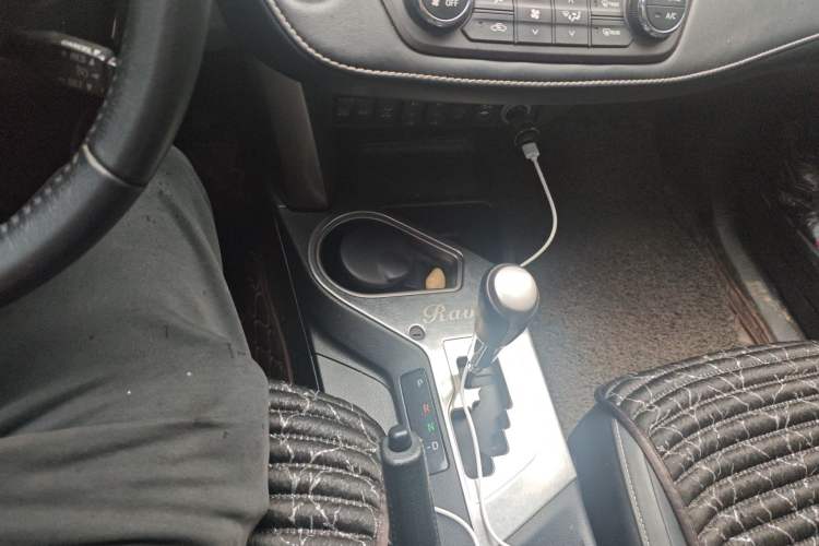 Used Toyota RAV4 2016 2.5L Automatic 4x4 Elite Edition Gear Lever