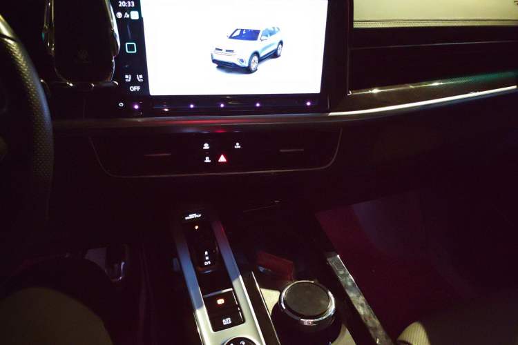 Used Volkswagen Tavendor 2024 380TSI All-Wheel Drive R-Line Cruise Edition Audio And AC Panel