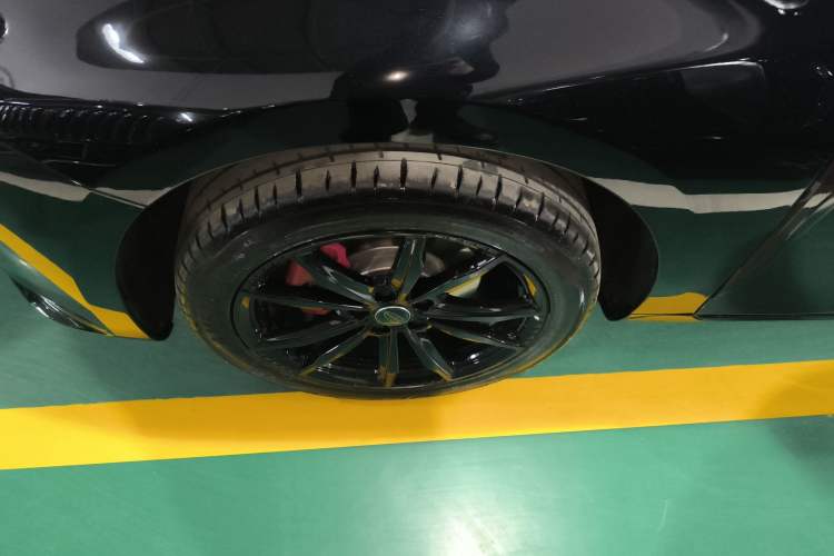 Used Hongqi H5 2025 Model 2.0T Automatic Xuan Ying 2 Million Units Commemorative Edition Left Front Wheel Hub