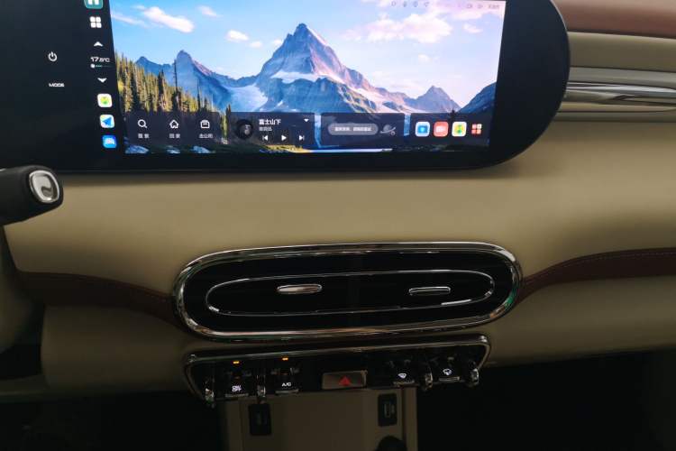 Used ORA Ballet Cat 2023 401 km Luxury Version Audio And AC Panel