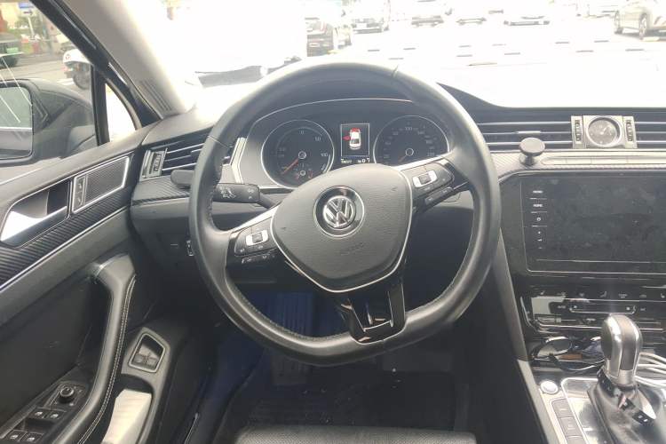 Used Volkswagen Magotan GTE Plug-in Hybrid 2020 GTE Luxury Model Steering Wheel