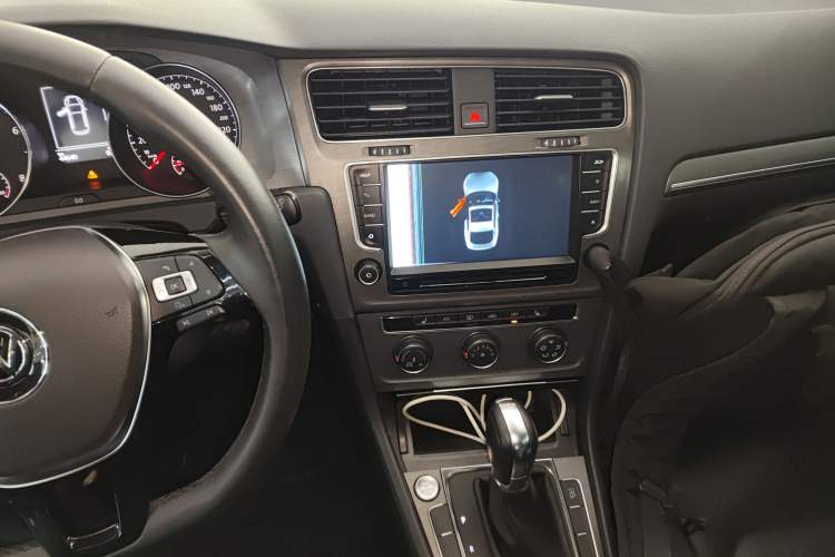 Used Volkswagen Golf 2014 1.4TSI Automatic Luxury Model Audio And AC Panel