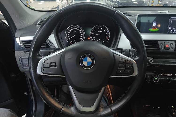 Used BMW X1 2018 sDrive18Li Fashion Model Steering Wheel