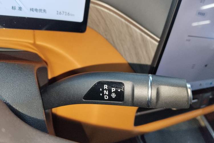 Used Wey Gaoshan 2025 Four-Wheel Drive Alpine 9
