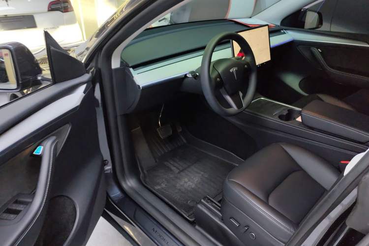 Used Tesla Model Y 2024 Rear-Wheel-Drive Version
