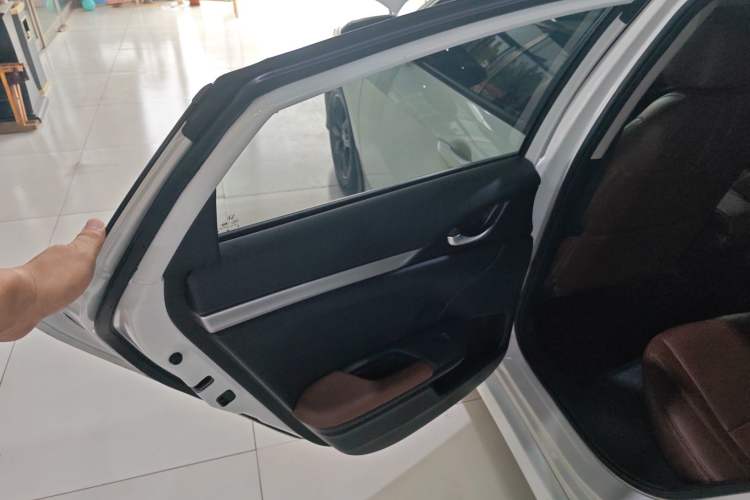 Used Honda Civic 2016 220TURBO CVT Prestige Edition
