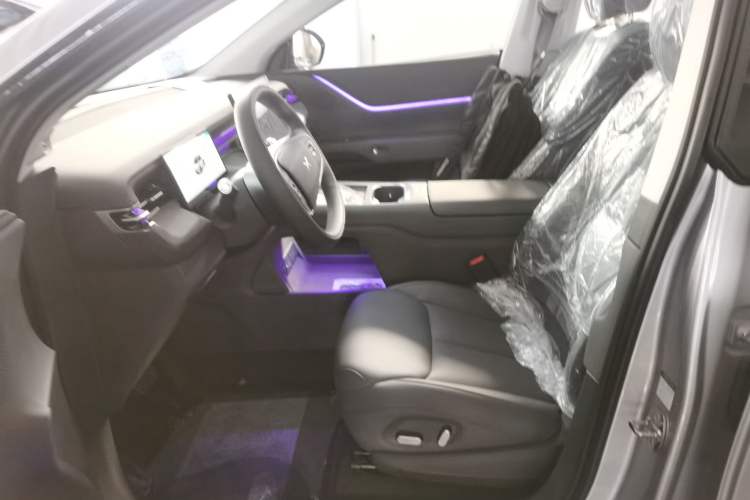 Used XPeng G6 2025 625 Long-Range Max Tech Edition Left Front Seat