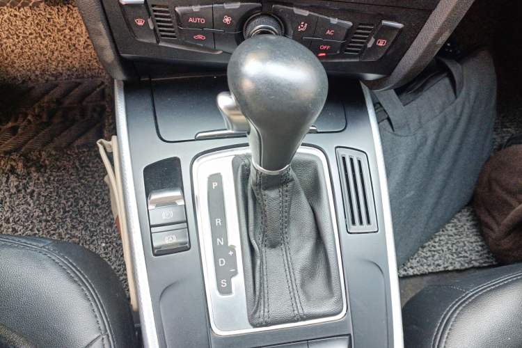 Used Audi A4L 2012 2.0 TFSI automatic standard version