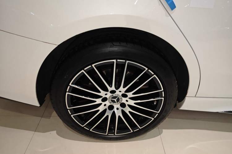 Used Mercedes-Benz C-Class 2024 Restyled C 260 L Sport Edition Right Rear Wheel Hub