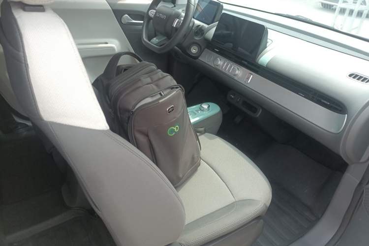 Used CHANGAN NEVO Lumin 2022 155 km – Refreshingly Sweet Edition Right Front Seat