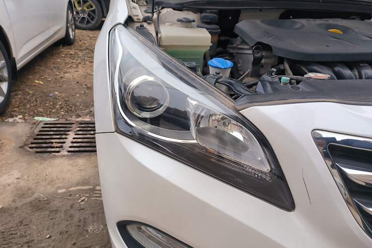 Used Hyundai Mistra 2014 1.8L Automatic Smart GLS Right Front Headlight