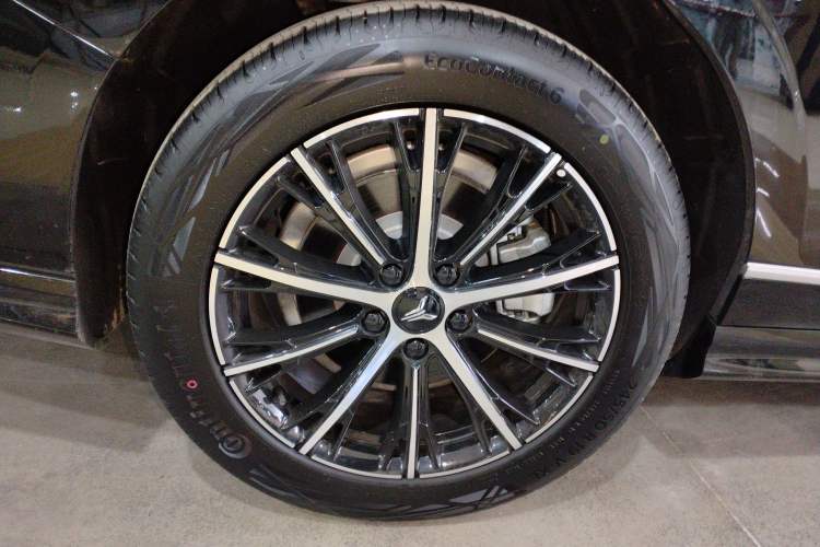 Used VOYAH PASSION 2024 PHEV Four-Wheel Drive Ultra-Long Range Executive Edition Right Rear Wheel Hub