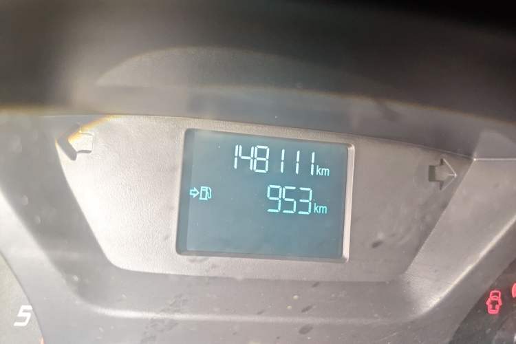 Used Ford Transit 2017 2.0T Diesel Multi-Function Commercial Vehicle Mid-Drive Mid-Roof China V Standard Odometer Close Up