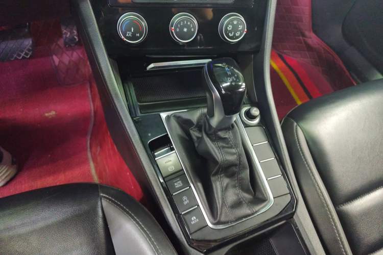 Used Volkswagen Sagitar 2019 200TSI DSG Comfort Version China VI Standard Gear Lever