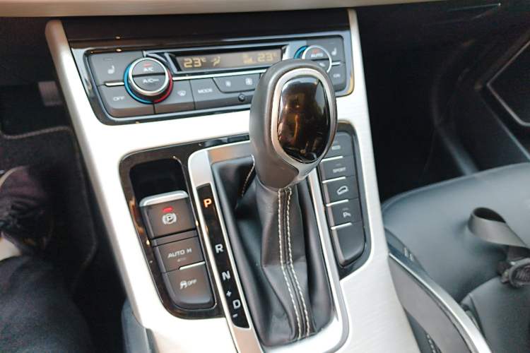 Used Geely Auto Emgrand X7 Sport 2018 1.8TD Automatic Two-Wheel Drive Smart Connect 4G Internet Edition